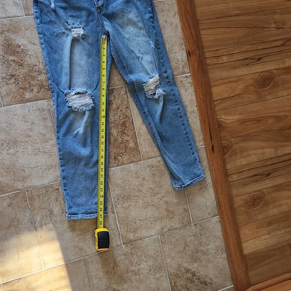 Tinsel Distressed Jeans - Picture 7 of 8
